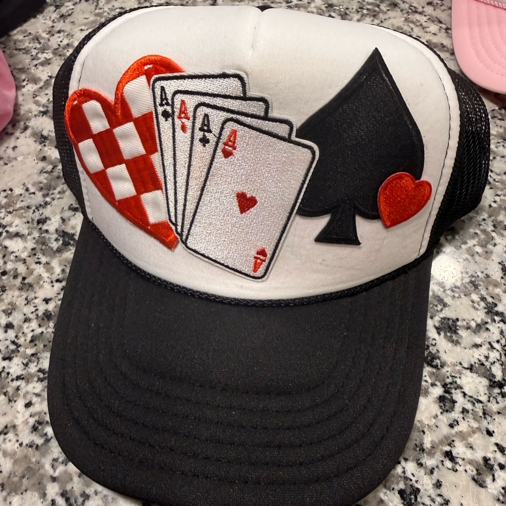 OTTO  Black and White Poker Cap